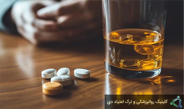 خوددرمانی با الکل و دارو